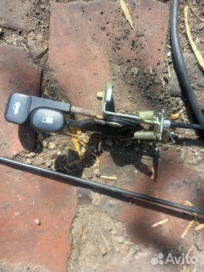 Трос лючка бензобака и багажника Hyundai Solaris 1