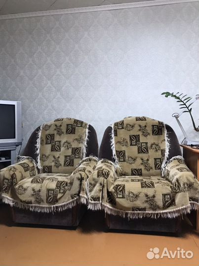 Диван и 2 кресла (мягкая мебель б/у)