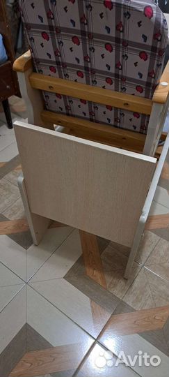 Детский стульчик со столиком для малыша