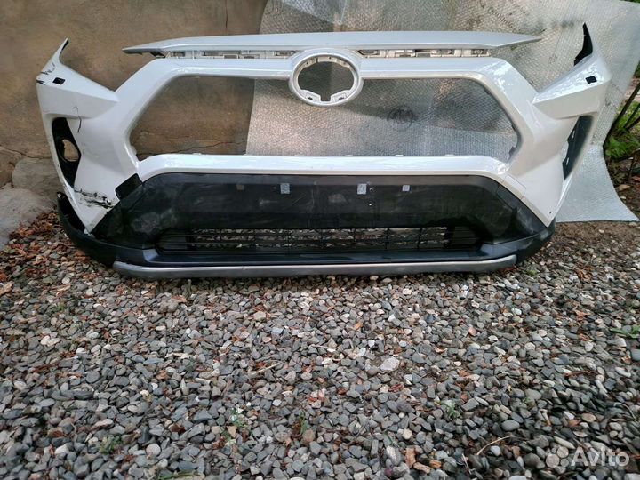 Передний бампер Toyota rav4 50 кузов