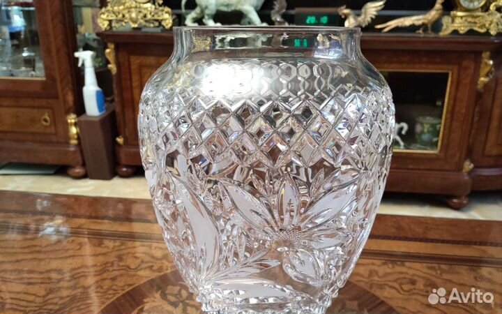 Большая хрустальная ваза для цветов