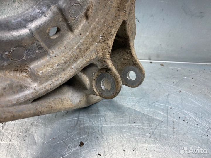 Кронштейн амортизатора Volkswagen Passat B5