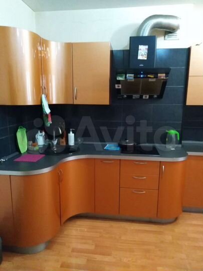 2-к. квартира, 100 м², 1/10 эт.