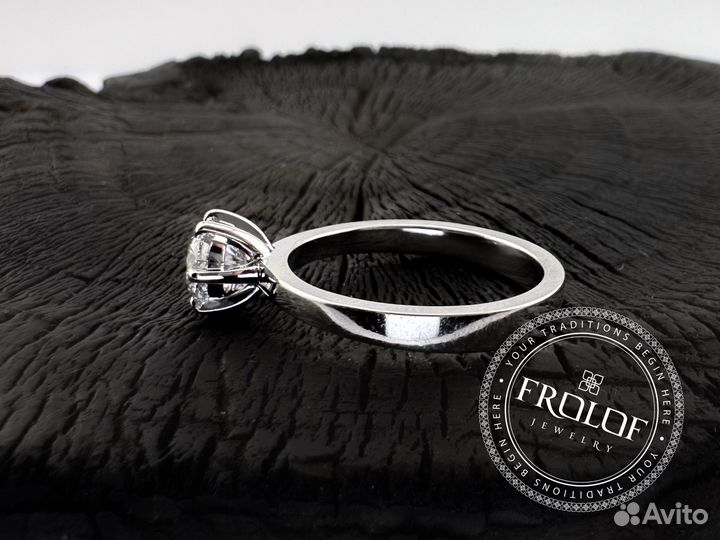 Помолвочное кольцо с бриллиантом 0,5 карат