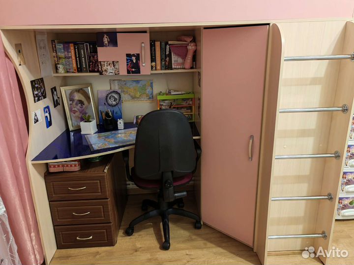 Кровать чердак со столом и шкафом