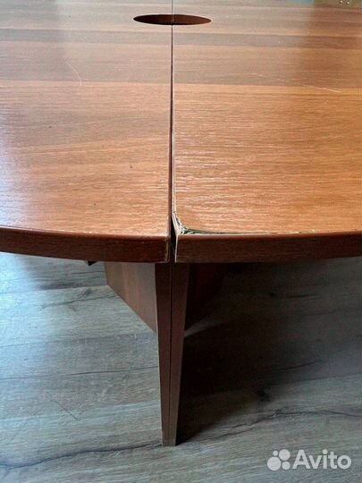 Стол круглый в офис