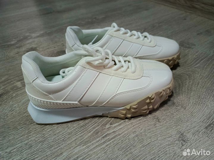 Кроссовки женские новые 36 размер