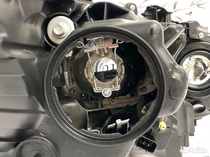 Фара левая Honda Accord 8 ксенон 2008-2011