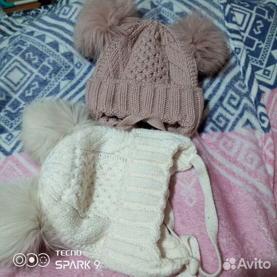 Шапка зимняя для девочки 50 52; 2 штуки