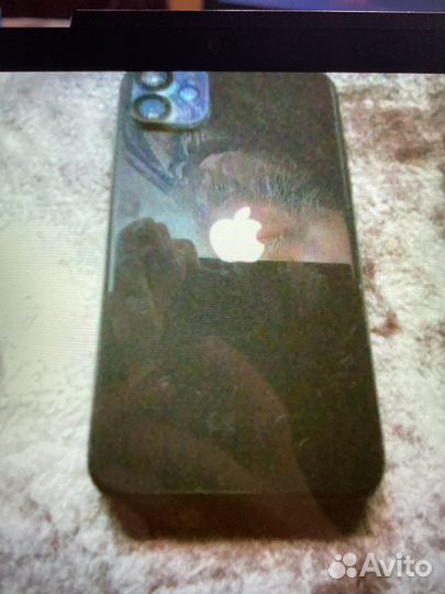 Телефон iPhone 11
