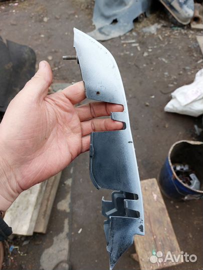 Задняя левая ресничка Ниссан Примера Р12