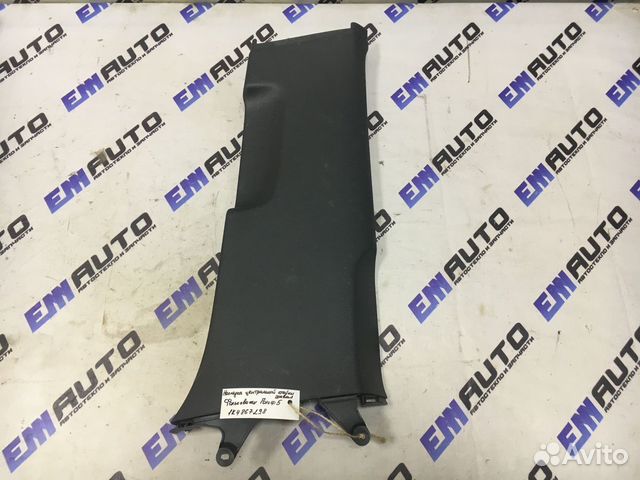 Накладка средней стойки правая Фольксваген Гольф 5