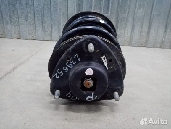 Амортизатор передний правый Toyota Camry 70