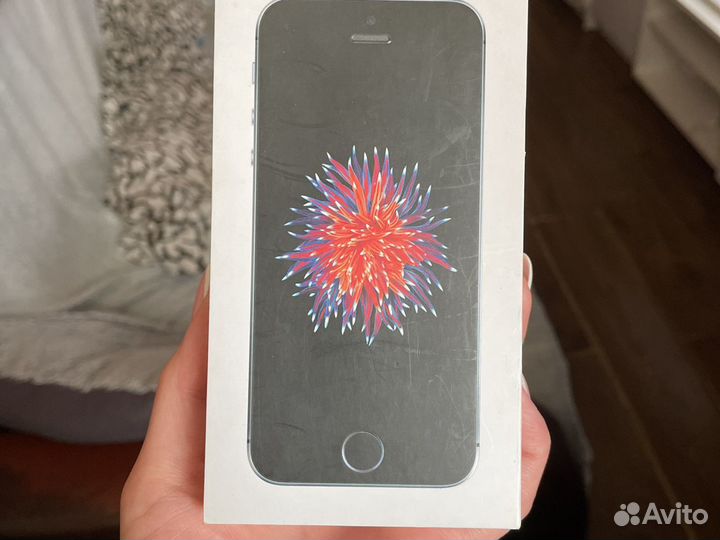 Коробка iPhone se первый