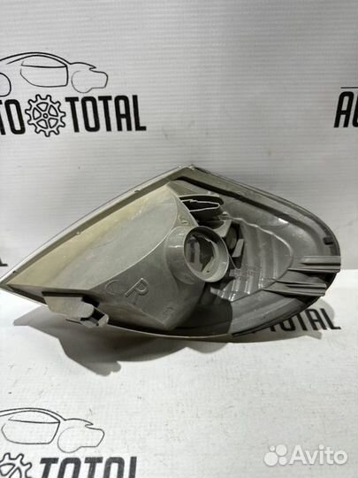 Указатель поворота передний правый Nissan Bluebird