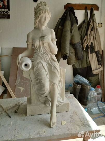 Девушка с кувшином