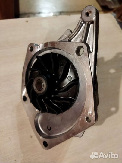 Водяная помпа рено