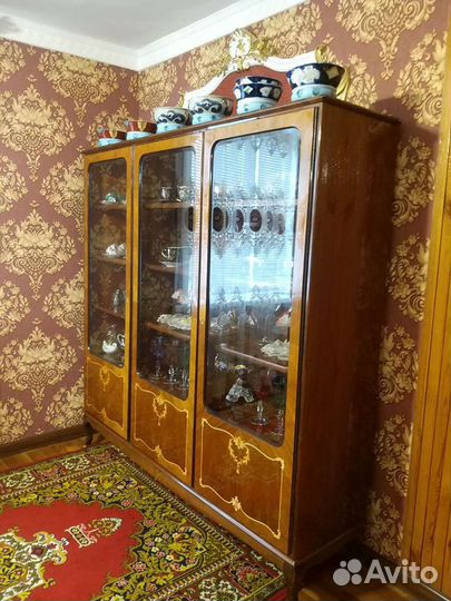 Сервант,витрина,горка Румынский