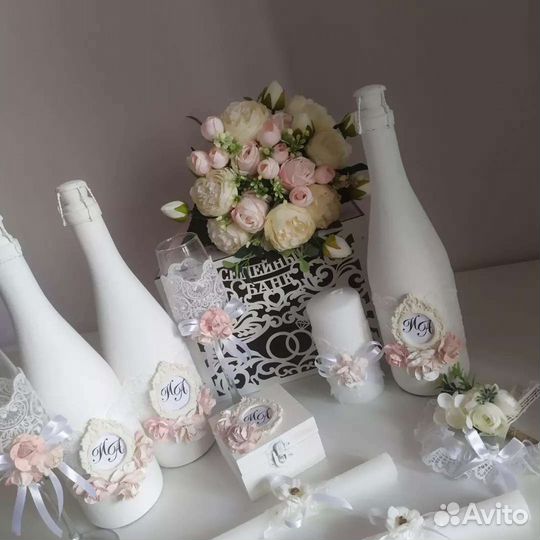 Бокалы,свечи и свадебные аксессуары