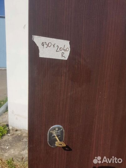 Дверь входная металлическая б/у