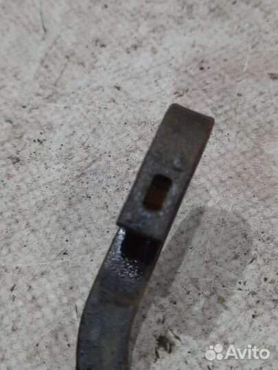 Поводок стеклоочистителя передний правый Opel