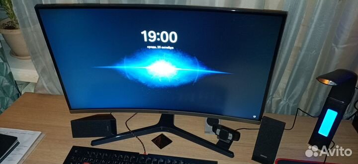Монитор Samsung C27R500FHI