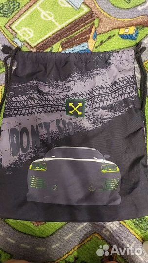 Ранец школьный для мальчика в отличном состояние