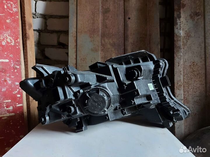 Фара левая Kia Sorento IV