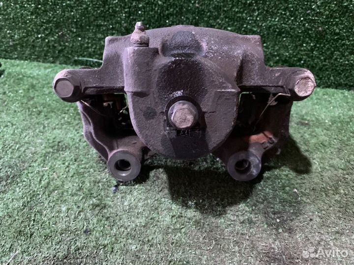 Суппорт тормозной передний левый Nissan Cefiro