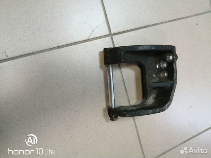 Кронштейн опоры двигателя Suzuki SX4