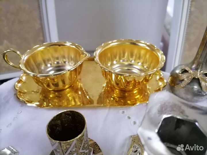 Набор сливочник с сахарницей на подносе, винтаж