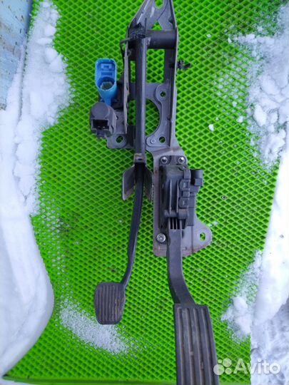 Педальный узел Ford Focus 2