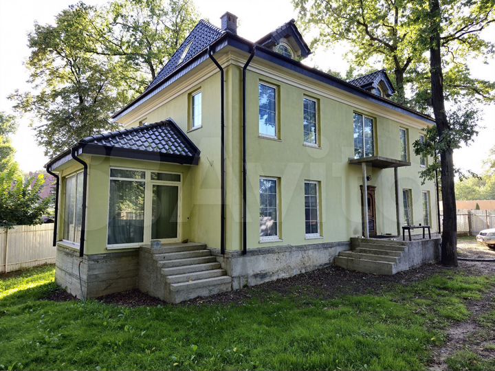 Дом 400 м² на участке 9 сот.