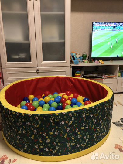 Бассейн с шариками и кубики в подарок