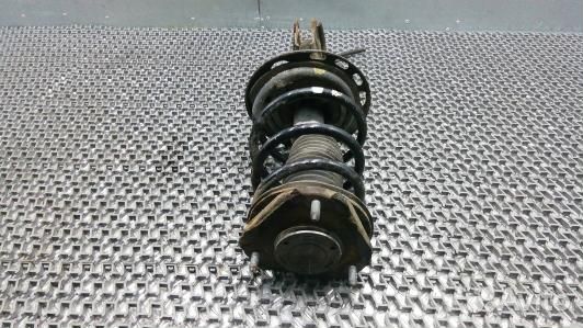 Стойка передняя правая toyota avensis T27 (UBN03N5