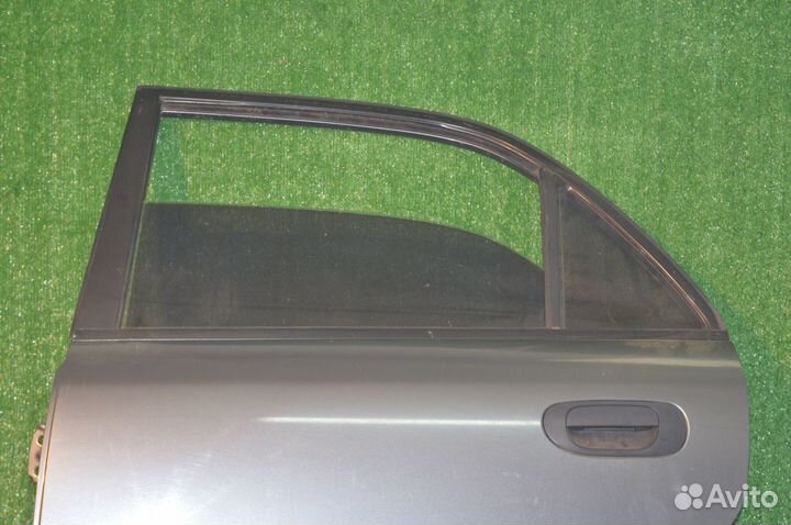 Дверь задняя левая Mitsubishi carisma