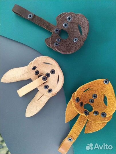 Брелок из кожи