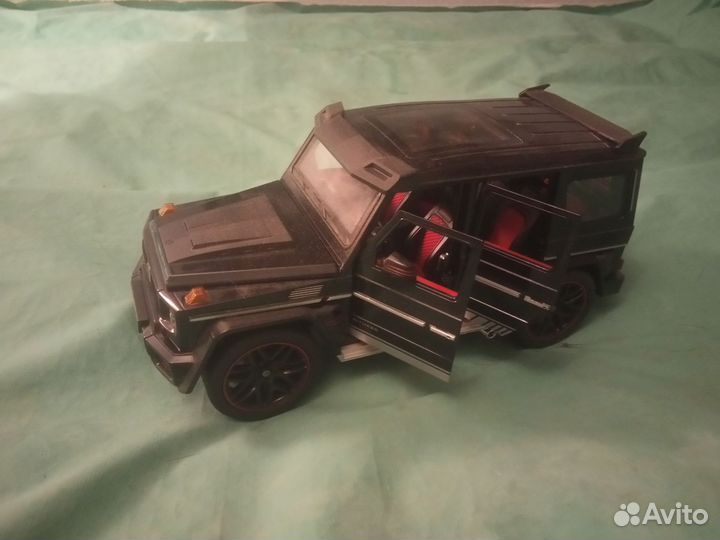 Модель автомобиля 1/18