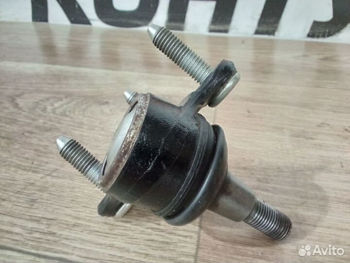 Опора шаровая нижняя передняя правая VW Jetta сед