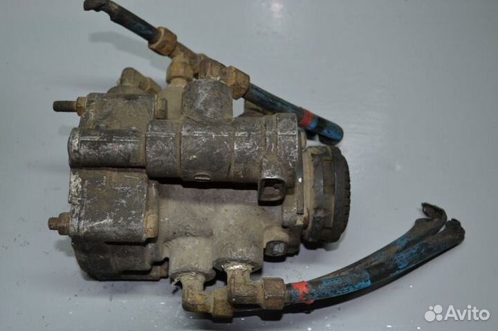 Кран управления тормозами прицепа renault trucks M