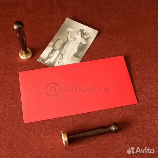 Цветные конверты с прямым клапаном красные