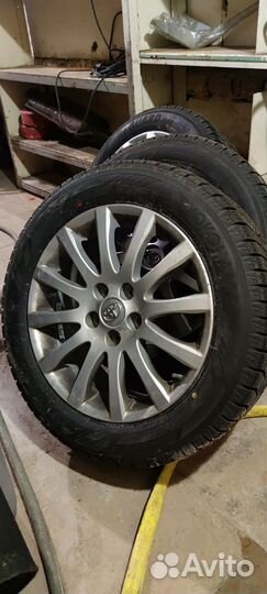 Диски Камри r 17 ориг., шины Yokohama ice guard