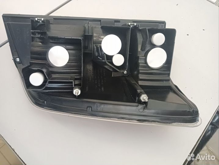 Фонарь задний левый Honda Ridgeline 05- EE21719R1L