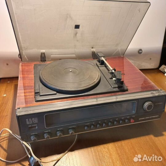 Виниловый проигрыватель