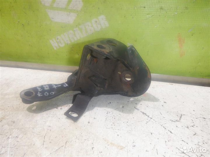 Кронштейн двигателя передний Фольксваген Пассат