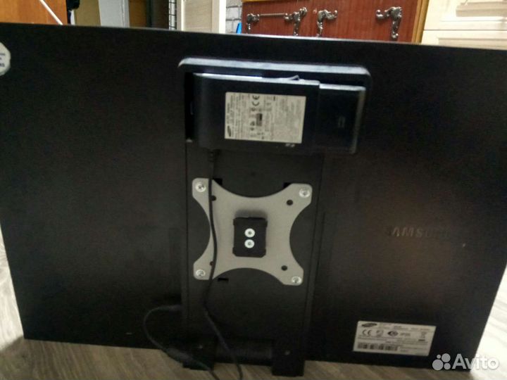 Стойки под мониторы и мониторы