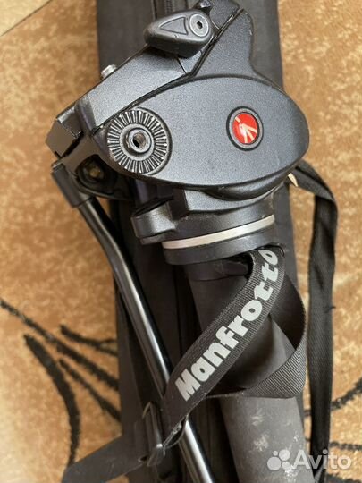 Профессональный штатив Manfrotto для съемки