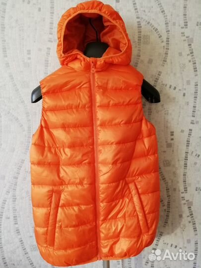 Лёгкий пуховик - жилет без рукавов на 165 см