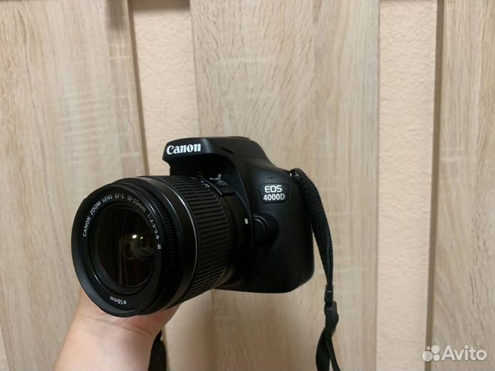 Canon EOS 4000D, объектив (18-55мм)