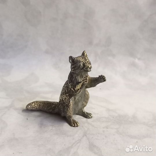 Коллекционная бронзовая миниатюра Енот